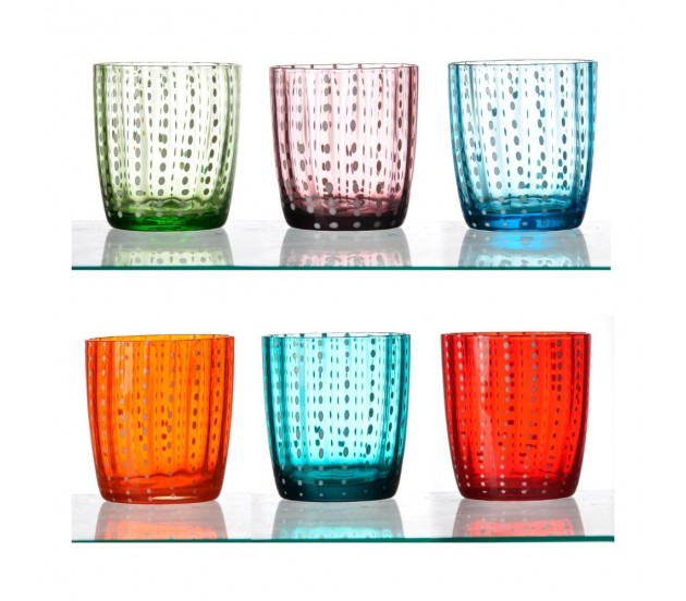 Bicchieri colorati per la tavola moderna 